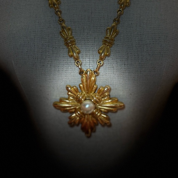 SOLD Vintage. 1972 Mimi Di N - Runway Necklace - Picture 5 of 15